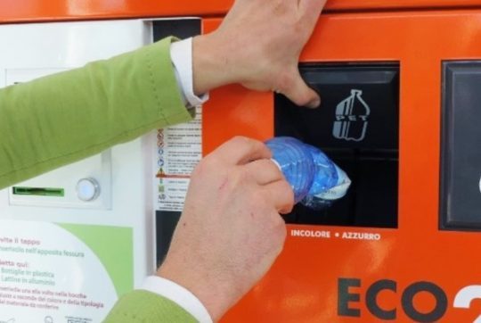 Procedura aperta finalizzata alla individuazione, per anni 3, di un soggetto economico che provveda alla installazione e gestione di ecocompattatori per raccolta differenziata di rifiuti ..... Procedura aperta finalizzata alla individuazione, per anni 3, di un soggetto economico che provveda alla installazione e gestione di ecocompattatori per raccolta differenziata di rifiuti .....